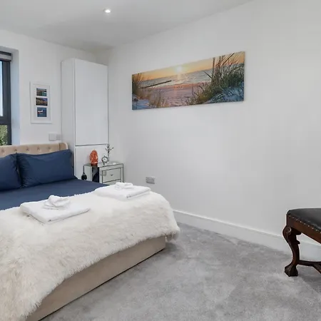 Luxury 2br Penthouse W Huge Deck Scarborough