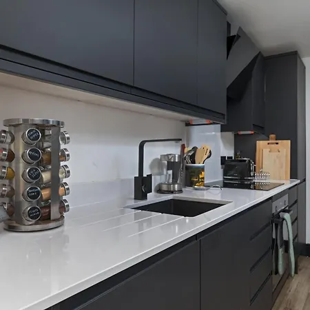 Luxury 2br Penthouse W Huge Deck *